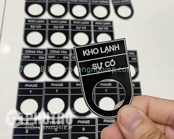 Gia công thẻ tagname/ thẻ tên tủ bảng điện - bền đẹp, sắc nét Gia công thẻ tagname/ thẻ tên tủ bảng điện - bền đẹp, sắc nét