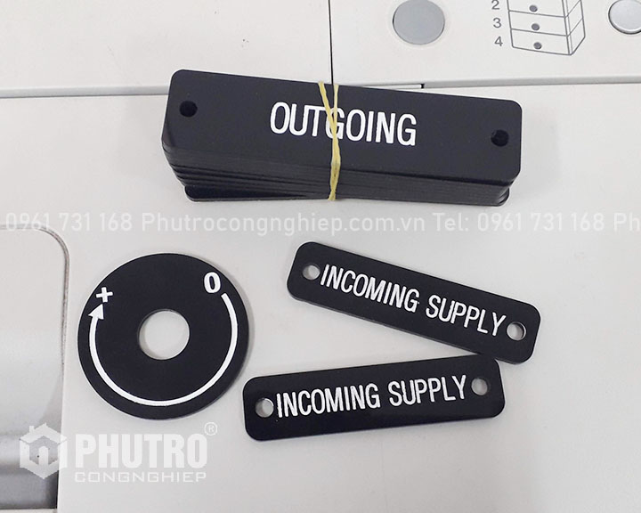 Gia công thẻ tagname/ thẻ tên tủ bảng điện - bền đẹp, sắc nét Gia công thẻ tagname/ thẻ tên tủ bảng điện - bền đẹp, sắc nét